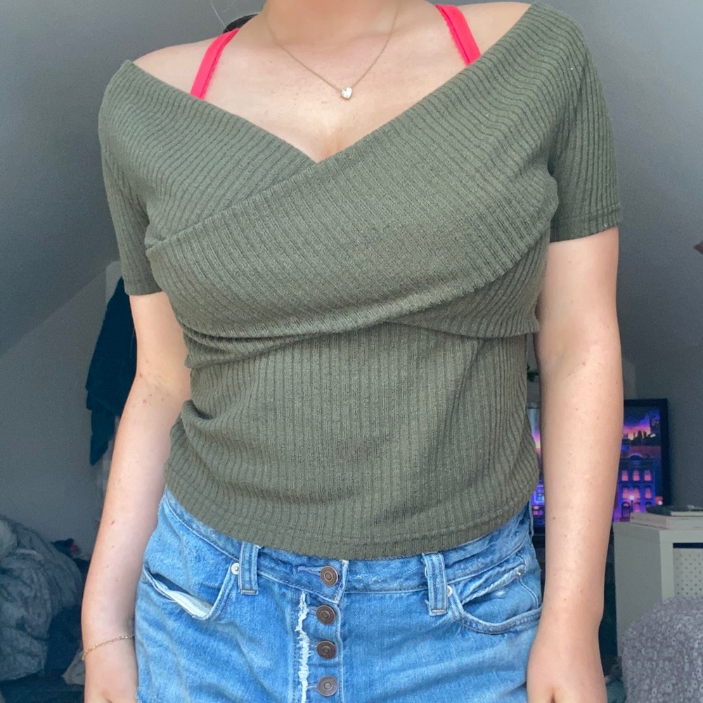 BUNDLE 3 trendy women’s tops
